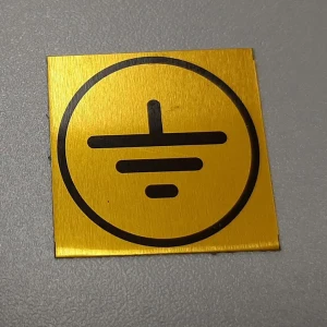 Знаки безопасности и охраны труда — Знак заземления — фото